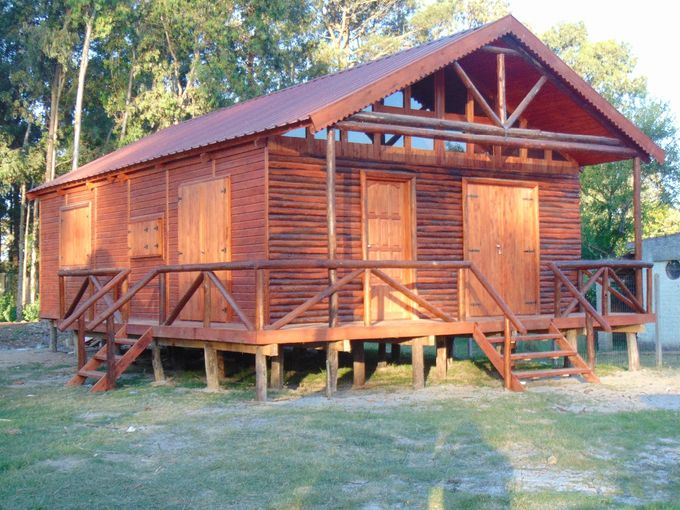 Cabaña 60 m2 con doble galería y deck contruida en Parque del Plata, Canelones, Uruguay