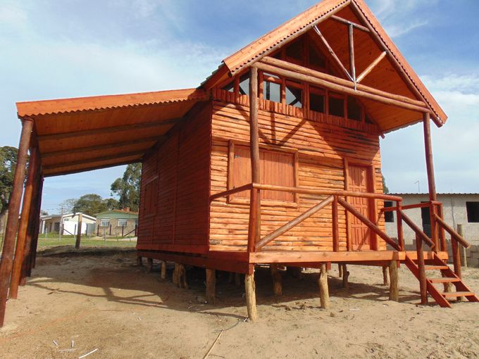 Cabaña 31 m2 14 m2 entrepiso dos dormitorioa con frente vidriado y galería. Los Titanes, Canelones, Uruguay